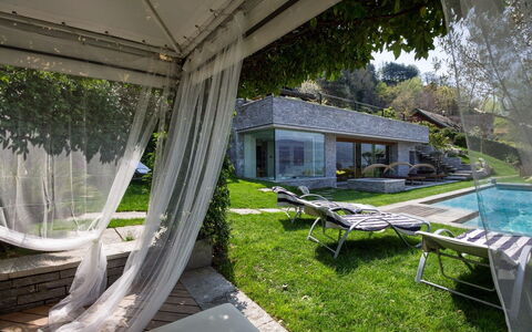 Villa Isa: Schwimmbad, Resort, Garten, Gartenmöbel, Hinterhof, Schatten, Eco Hotel, Landscaping, Estate, Freizeit