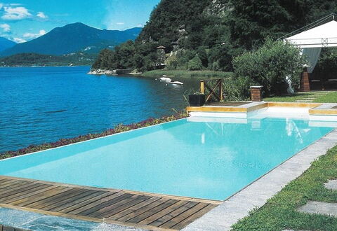 Villa Isa: Blau, Wasser, Schwimmbad, Resort, Verbundwerkstoff, Freizeit, Eco Hotel, Schatten, Water Feature, Gartenmöbel