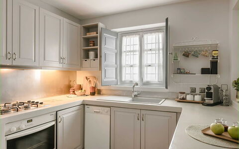 Villa Jasmine: Küche, Küchengerät, Cabinetry, Countertop, Major Appliance, Interior Design, Spüle, Sinken, Zuhause, Haushaltsgerät