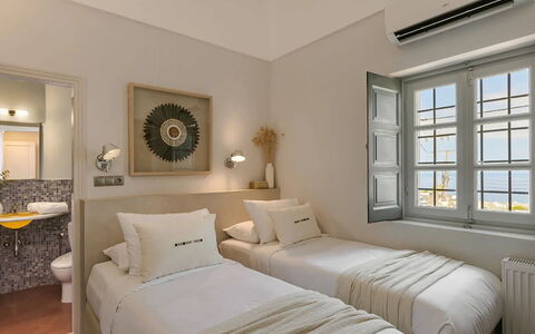 Villa Jasmine: Schlafzimmer, Bettrahmen, Bett, Bedding, Wohnung, Decke, Bettdecke, Kissen, Hotel, Dekokissen