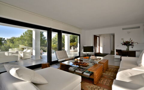 Villa Joya: Möbel, Interior Design, Flooring, Fussboden, Couch, Wohnzimmer, Holz, Tabelle, Decke, Zuhause