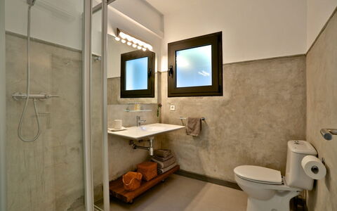 Villa Joya: Interior Design, Flooring, Armatur, Fussboden, Sinken, Decke, Badezimmer, Bad Sink, Möbel, Toilette