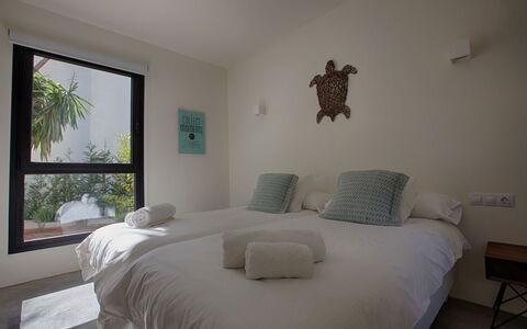 Villa Kiribati: Wand, Interior Design, Bett, Schlafzimmer, Möbel, Zuhause, Bedding, Decke, Bettdecke, Zimmer
