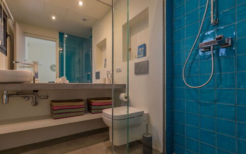 Villa Kiribati: Interior Design, Flooring, Armatur, Badezimmer, Wand, Bad Sink, Fussboden, Zapfhahn, Sinken, Installation