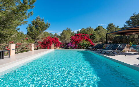 Villa Luanda: Blau, Wasser, Schwimmbad, Resort, Eco Hotel, Gartenmöbel, Freizeit, Schatten, Tropen, Hotel
