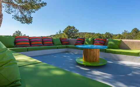 Villa Luanda: Möbel, Gartenmöbel, Garten, Tisch Im Freien, Couch, Rasen, Design, Schatten, Hinterhof