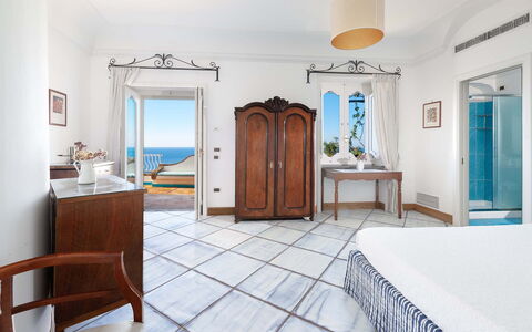 Villa Magnolia: Möbel, Flooring, Interior Design, Fussboden, Tabelle, Meer, Decke, Wohnung, Resort, Zimmer