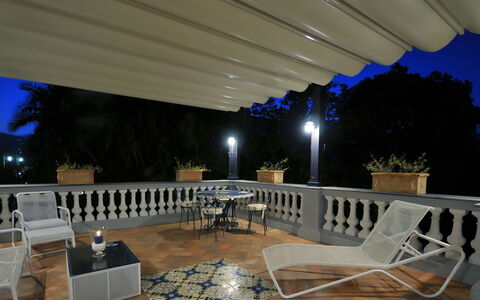 Villa Marion: Möbel, Schatten, Gartenmöbel, Veranda, Resort, Eco Hotel, Stuhl, Outdoor Struktur, Schwimmbad, Blumentopf