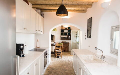 Villa Oasis: Interior Design, Wand, Flooring, Möbel, Countertop, Decke, Cabinetry, Küche, Fussboden, Beleuchtung