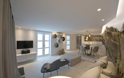 Villa Opallia: Wand, Flooring, Interior Design, Fussboden, Möbel, Decke, Wohnung, Zimmer, Zuhause, Wohnzimmer