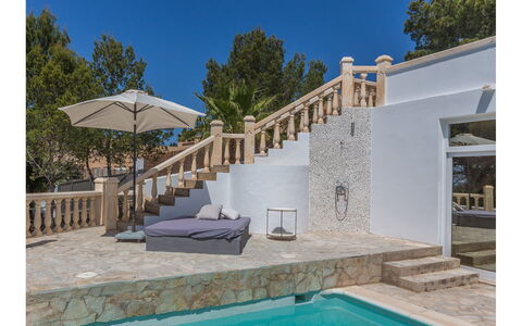 Villa Orion: Verbundwerkstoff, Schwimmbad, Schatten, Gartenmöbel, Treppe, Beton, Flagstone, Resort, Design, Fliese