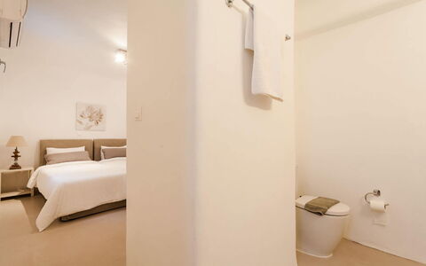 Villa Paradeisos: Interior Design, Wand, Möbel, Flooring, Fussboden, Holz, Bett, Schlafzimmer, Decke, Zimmer