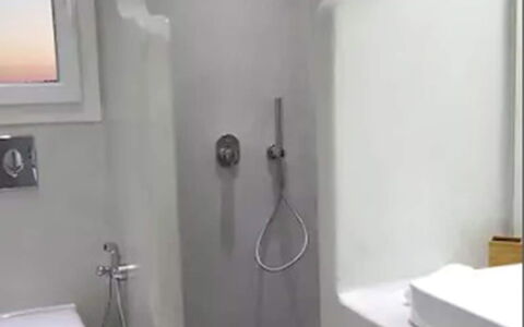 Villa Pirgi: Armatur, Badezimmer, Interior Design, Installation, Toilette, Toilleten Sitz, Zimmer, Zapfhahn, Keramik
