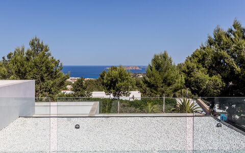 Villa Roja: Verbundwerkstoff, Beton, Schwimmbad, Schatten, Fliese, Daylighting, Balkon, Geländer