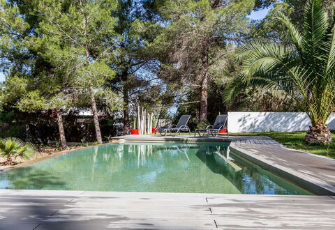 Villa Roja: Schwimmbad, Resort, Schatten, Garten, Eco Hotel, Landscaping, Water Feature, Hinterhof, Gartenmöbel