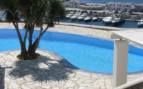 Villa Rose 1: Blau, Schwimmbad, Gartenmöbel, Resort, Verbundwerkstoff, Schatten, Regenschirm, Sonnenliege, Flagstone, Stuhl