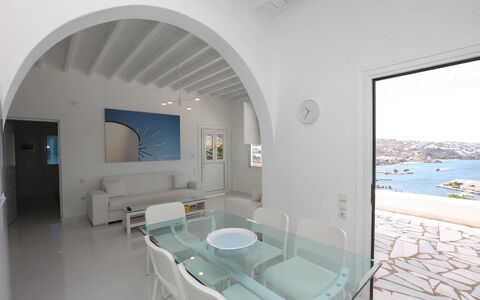 Villa Rose 1: Möbel, Interior Design, Flooring, Fussboden, Stuhl, Meer, Wohnung, Decke, Küste, Ozean