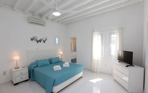 Villa Rose 1: Möbel, Interior Design, Flooring, Fussboden, Decke, Schlafzimmer, Zimmer, Wohnung, Bett, Zuhause