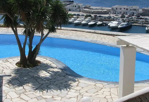 Villa Rose 1: Blau, Schwimmbad, Gartenmöbel, Resort, Verbundwerkstoff, Schatten, Regenschirm, Sonnenliege, Flagstone, Stuhl