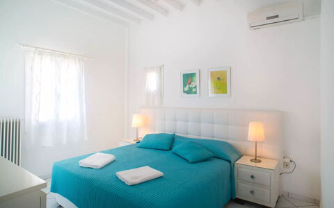 Villa Rose 2: Möbel, Fussboden, Interior Design, Flooring, Schlafzimmer, Bett, Zimmer, Wohnung, Bedding, Zuhause