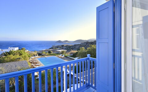 Villa Sesilia: Blau, Resort, Schwimmbad, Estate, Villa, Eco Hotel, Gartenmöbel, Ferienort, Hotel, Strandresort