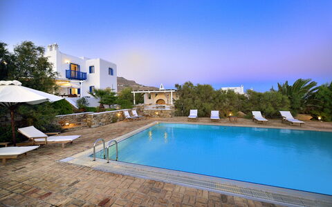 Villa Sesilia: Blau, Schwimmbad, Resort, Eco Hotel, Estate, Villa, Hotel, Ferienort, Stuhl, Hazienda