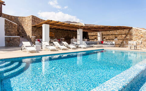 Villa Smaràgdi: Schwimmbad, Resort, Natürliches Material, Hotel, Villa