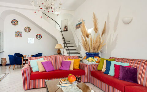 Villa Sole di Amalfi: Möbel, Interior Design, Couch, Zimmer, Flooring, Wohnzimmer, Textil, Zuhause, Fussboden, Wohnung