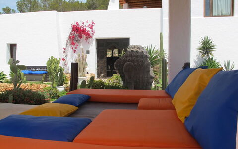 Villa Sun: Möbel, Kissen, Couch, Wohnzimmer, Dekokissen, Gartenmöbel, Kissen, Schatten, Natürliches Material