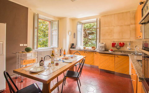 Villa Traversi: Möbel, Interior Design, Flooring, Küche, Countertop, Holz, Fussboden, Küchengerät, Decke, Major Appliance