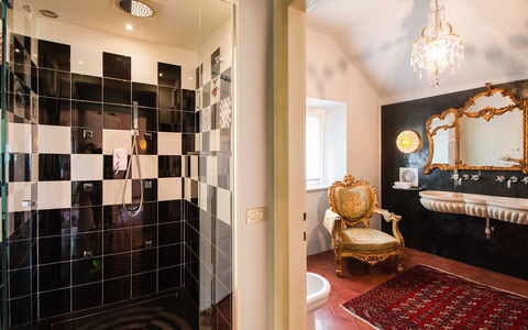 Villa Traversi: Interior Design, Armatur, Flooring, Badezimmer, Fussboden, Badewanne, Beleuchtung, Decke, Installation, Zapfhahn