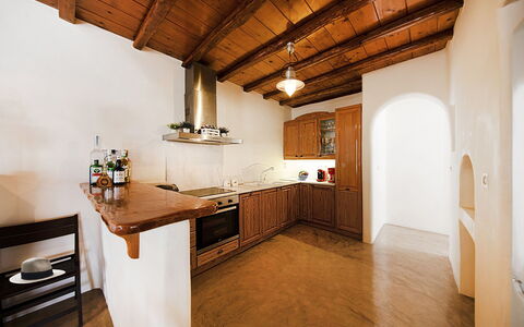 Villa Tychi: Flooring, Holz, Interior Design, Decke, Fussboden, Countertop, Küche, Möbel, Cabinetry, Zimmer