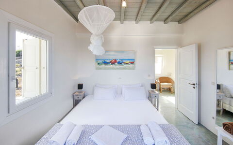 Villa Tychi: Schwimmbad, Villa, Resort