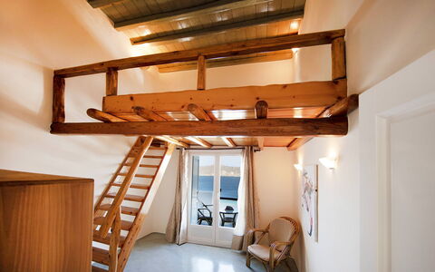Villa Tychi: Möbel, Holz, Interior Design, Zimmer, Decke, Flooring, Fussboden, Wohnung, Holzbeize, Hartholz