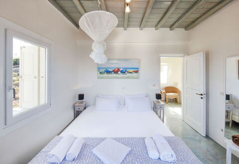 Villa Tychi: Schwimmbad, Villa, Resort