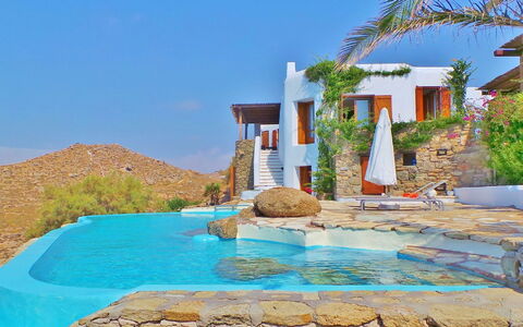 Villa Zenas with Direct Access to the Sea: Schwimmbad, Resort, Eco Hotel, Villa, Estate, Ferienort, Hotel, Hazienda, Water Feature