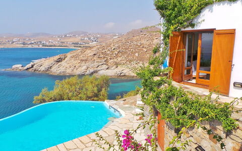 Villa Zenas with Direct Access to the Sea: Blau, Schwimmbad, Resort, Küste, Küsten Und Ozeanische Forms, Meer, Gartenmöbel, Eco Hotel, Ufer, Tropen