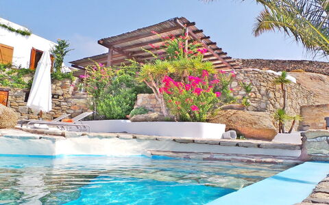 Villa Zenas with Direct Access to the Sea: Schwimmbad, Resort, Eco Hotel, Landscaping, Hazienda, Water Feature, Villa, Regenschirm, Hotel