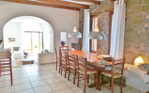 Villa Zenas with Direct Access to the Sea: Möbel, Interior Design, Wand, Flooring, Holz, Tabelle, Stuhl, Esszimmer, Küche & Esszimmer Tisch, Decke