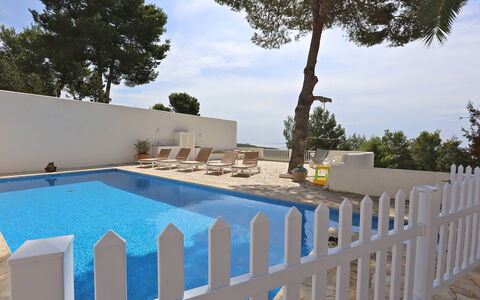 Villa Zenith: Schwimmbad, Schatten, Estate, Beton, Landscaping, Villa, Resort, Hotel