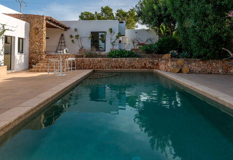 Can Blanca: Schwimmbad, Water Feature, Resort, Flagstone, Fliese, Eco Hotel, Hinterhof, Villa, Reflecting Pool