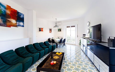 Casa Milena: Möbel, Interior Design, Flooring, Couch, Fussboden, Wohnzimmer, Decke, Zimmer, Beleuchtung