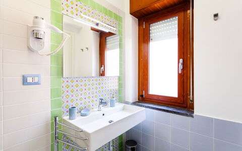 Casa Serena: Interior Design, Flooring, Armatur, Fussboden, Badezimmer, Installation, Zapfhahn, Fliese, Decke, Zimmer