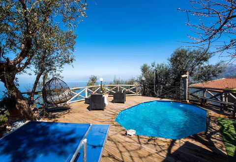 Villa Pandora: Blau, Schwimmbad, Gartenmöbel, Resort, Schatten, Eco Hotel, Stuhl, Ferienort, Geländer, Hotel