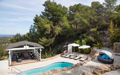 Villa Rigel: Schwimmbad, Gartenmöbel, Resort, Eco Hotel, Schatten, Sonnenliege, Regenschirm, Stuhl, Villa, Hotel