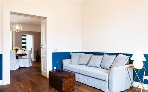 Interno Sorrentino: Möbel, Interior Design, Flooring, Holz, Fussboden, Holzboden, Zimmer, Beleuchtung, Zuhause, Wohnzimmer