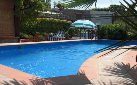 Villa Due Golfi: Schwimmbad, Blau, Resort, Schatten, Eco Hotel, Freizeit, Hazienda, Gartenmöbel, Water Feature