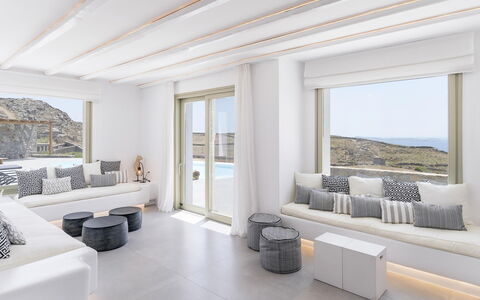 The Mykonian Castle: Möbel, Interior Design, Wohnung, Wohnzimmer, Dekokissen, Couch, Stuhl, Design, Hotel