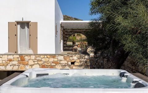 Villa Ayra: Flooring, Fussboden, Resort, Stuhl, Schatten, Design, Hotel, Villa, Schwimmbad, Eco Hotel