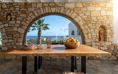 Villa Ayra: Möbel, Wand, Tabelle, Interior Design, Stuhl, Küche & Esszimmer Tisch, Bogen, Steinwand, Esszimmer, Tisch Im Freien